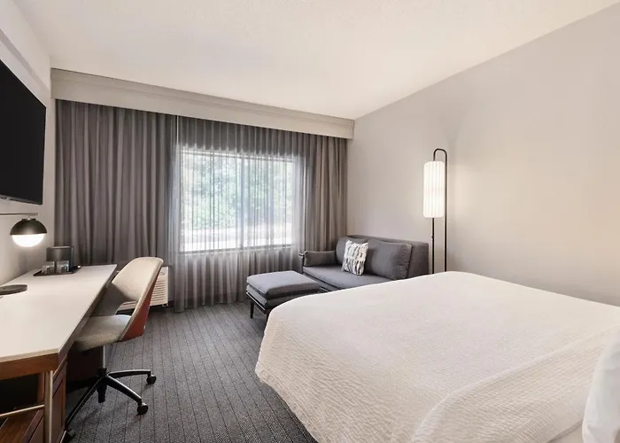 Courtyard By Marriott Burlington